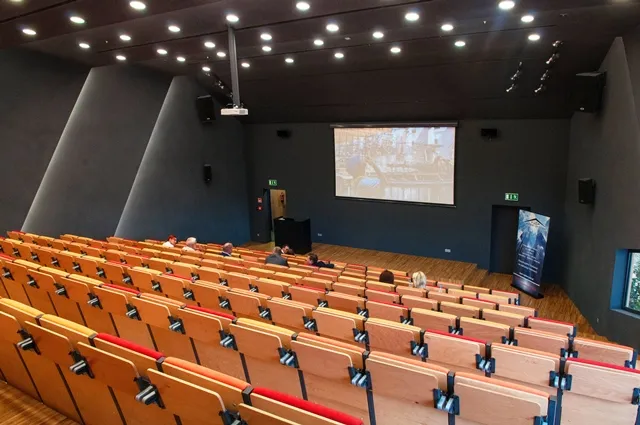 Wnętrze sala konferencyjna – zdjęcie 2