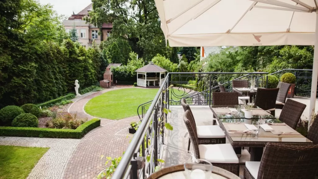 Grape Hotel & Restaurant*****