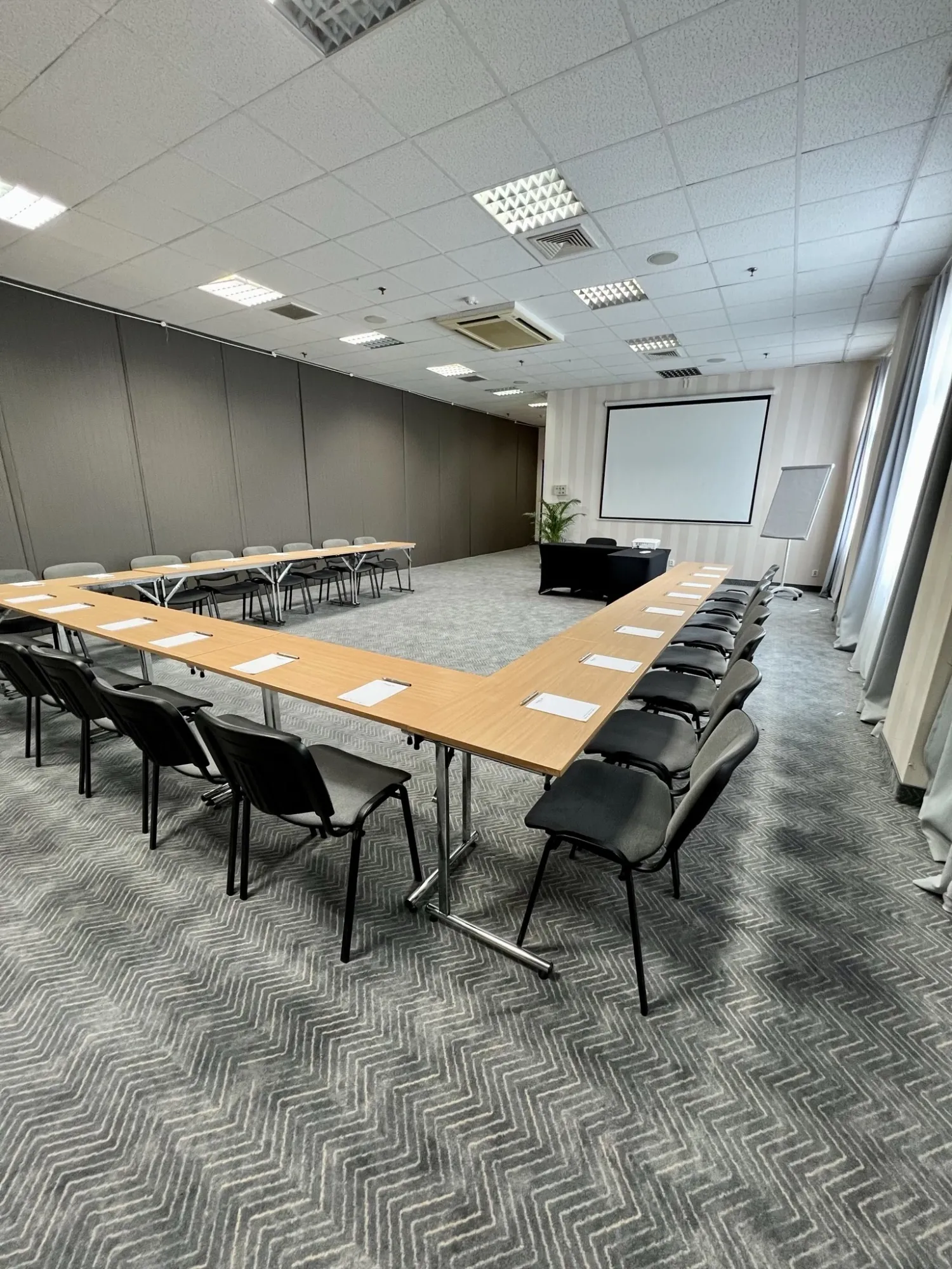 Duza sala w  500 Stryków**