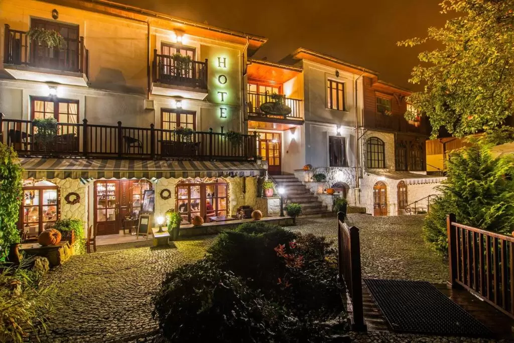 Hotel Dwa Księżyce*** - zdjęcie główne