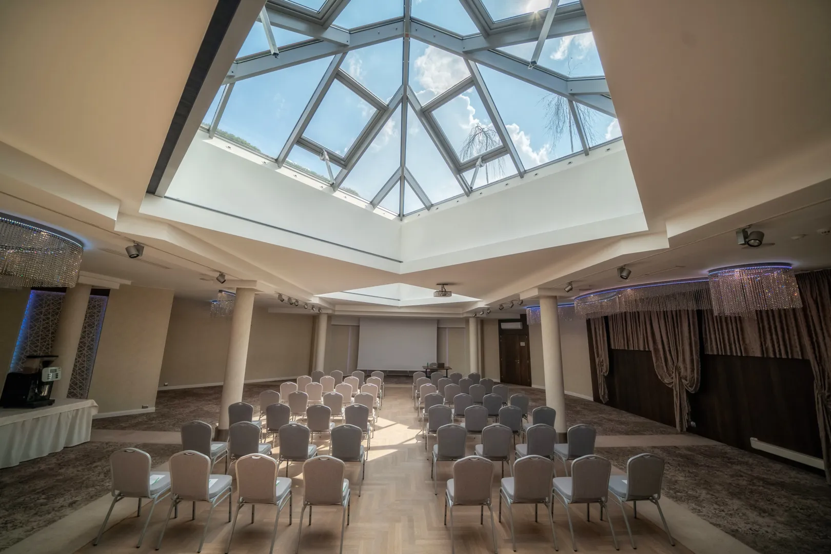 Duza sala w Czarny Groń