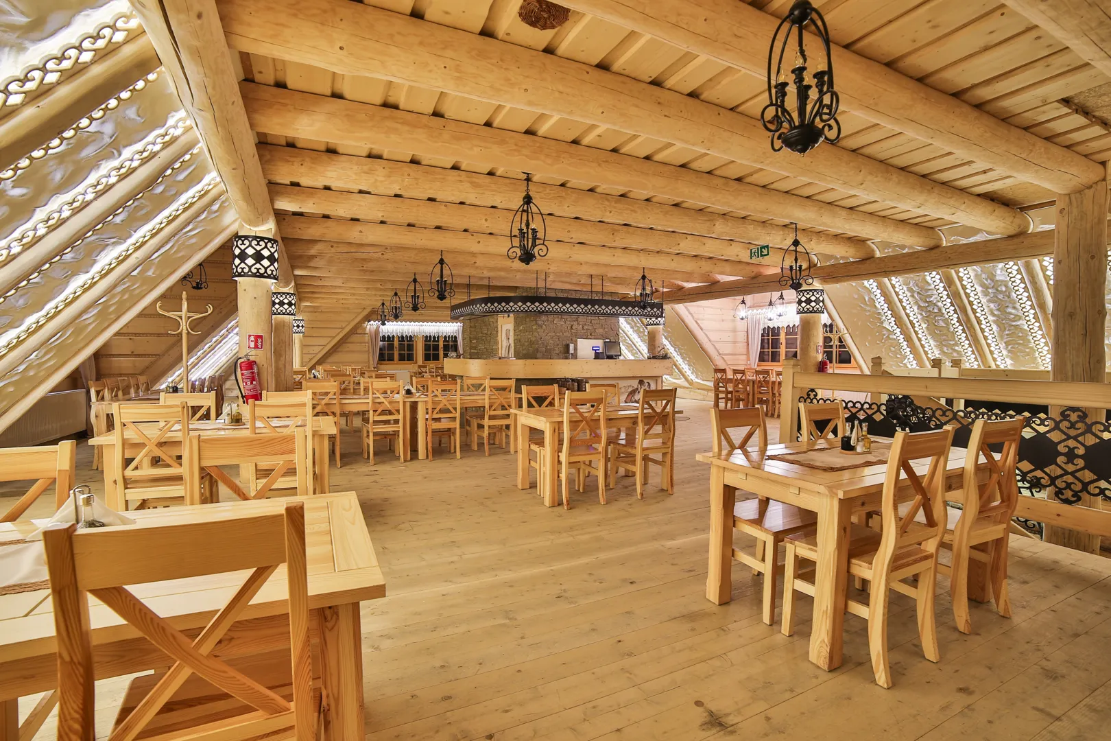 Wnętrze Sala Karczma Zbójnicka – zdjęcie 2