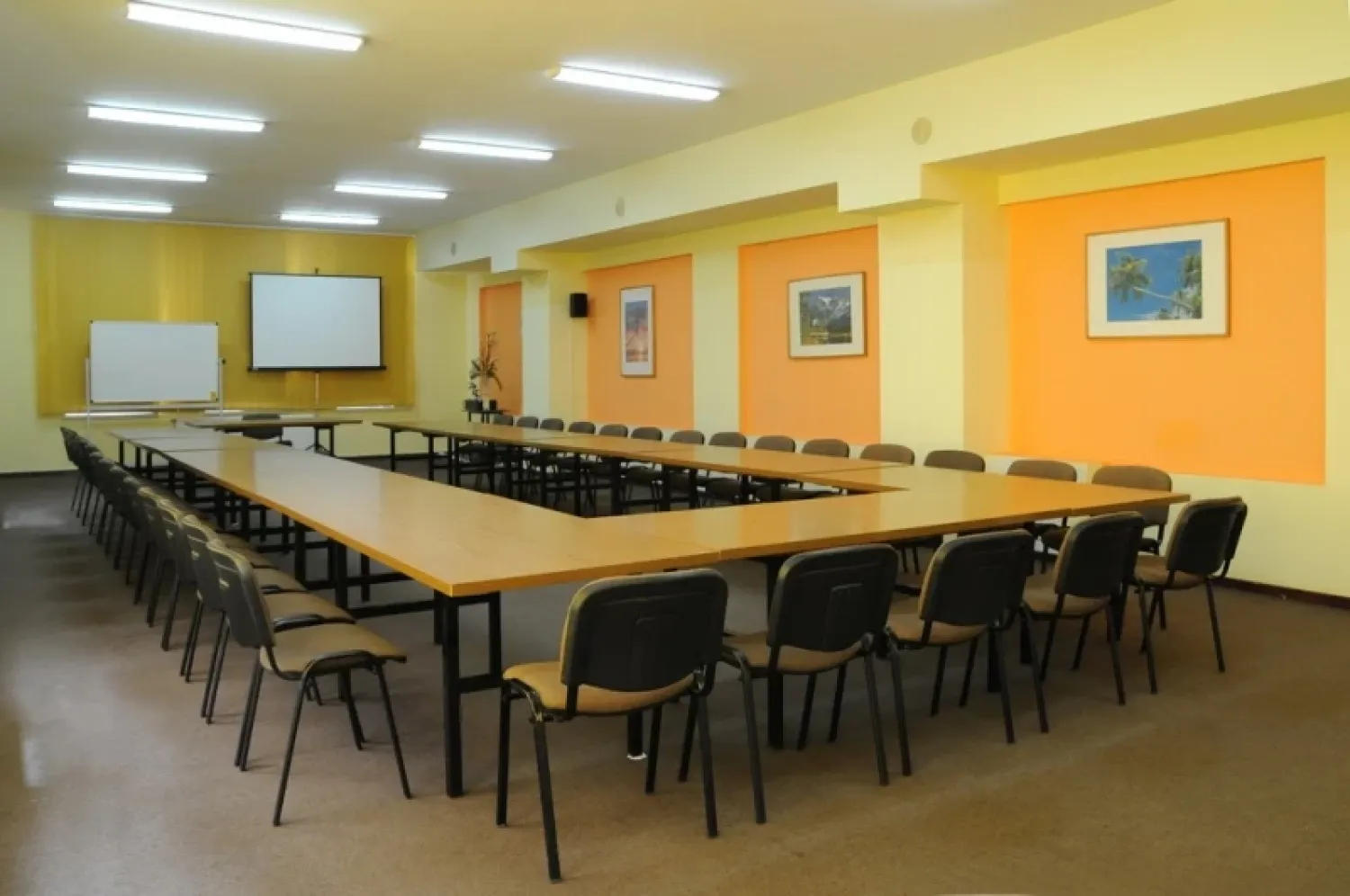 Sala Centrum Konferencyjno-Szkoleniowe Bobrowiecka 9 - G-103 (SŁONECZNA)