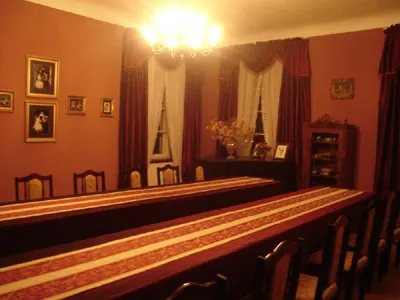 Tania sala w Pałac Glinków w Szczawinie