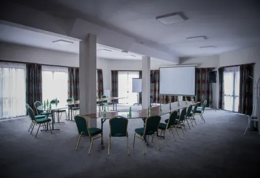 Wnętrze Sala nad stawem – zdjęcie 2