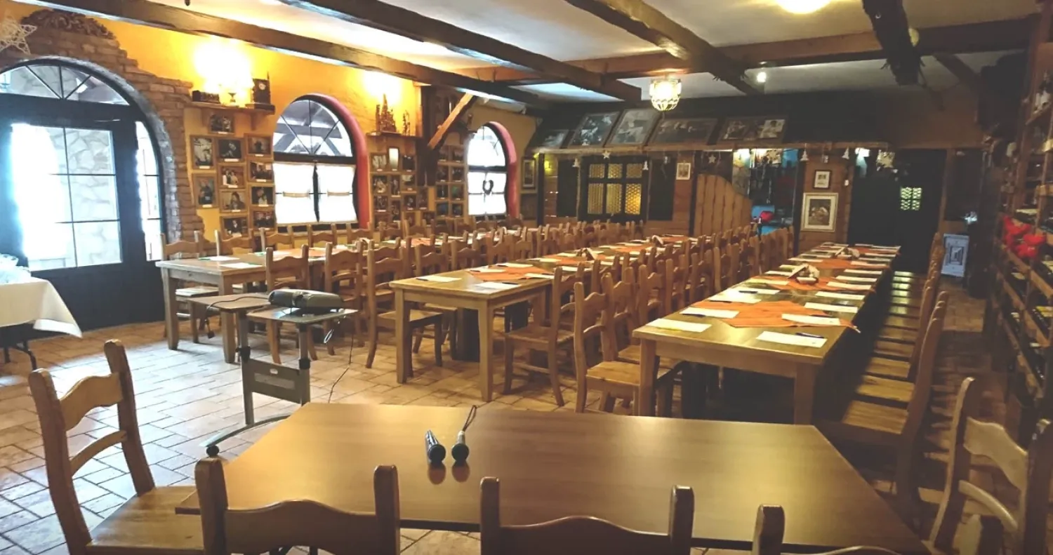 Duza sala w Zajazd Jaś Wędrowniczek