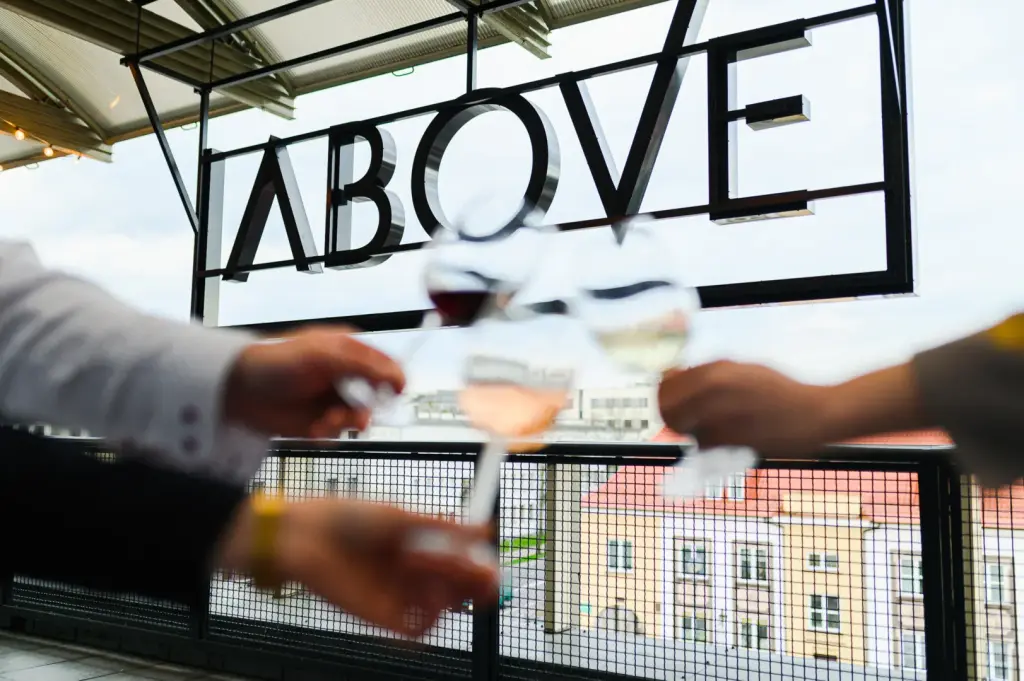 ABOVE business spot - zdjęcie z galerii