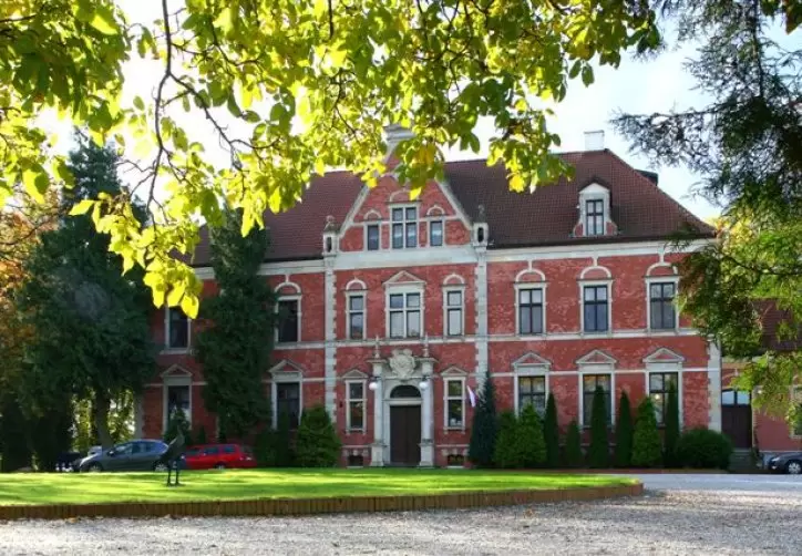 Pałac w Leźnie***