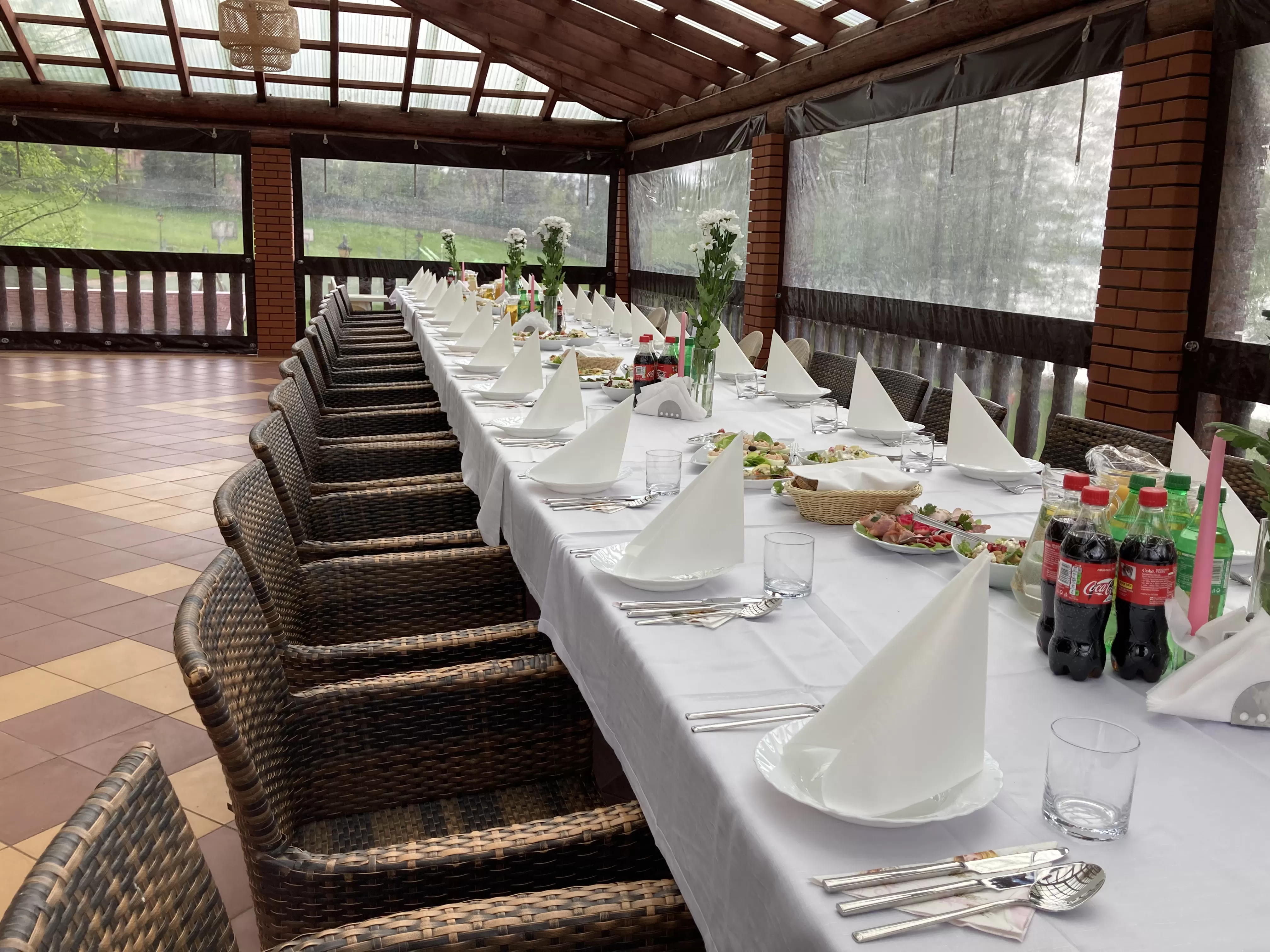 Sala na tarasie kawiarni