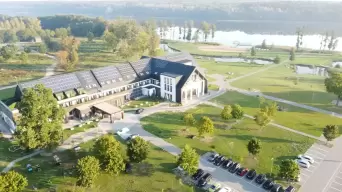 -W rezerwacie     -Przy plaży na wyspie     -Z basenem i spa na III kondygnacji     -Pokoje wellness z saunami