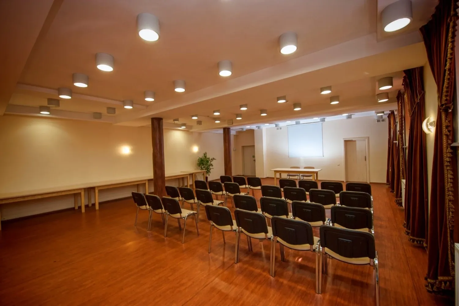 Sala Hotel Jarota - KONFERENCYJNA